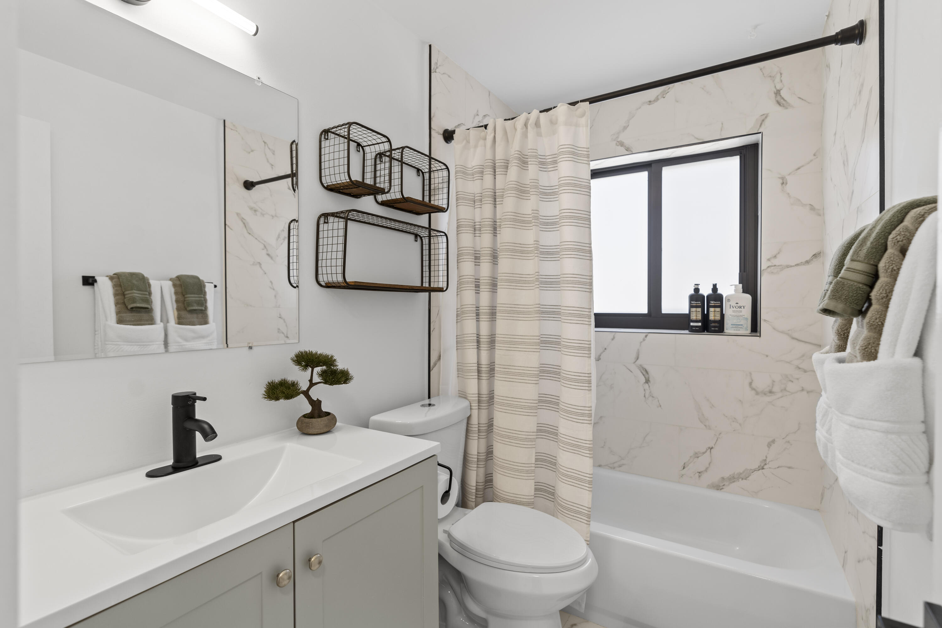2121 NE 51st Ct Fort Lauderdale, FL 33308