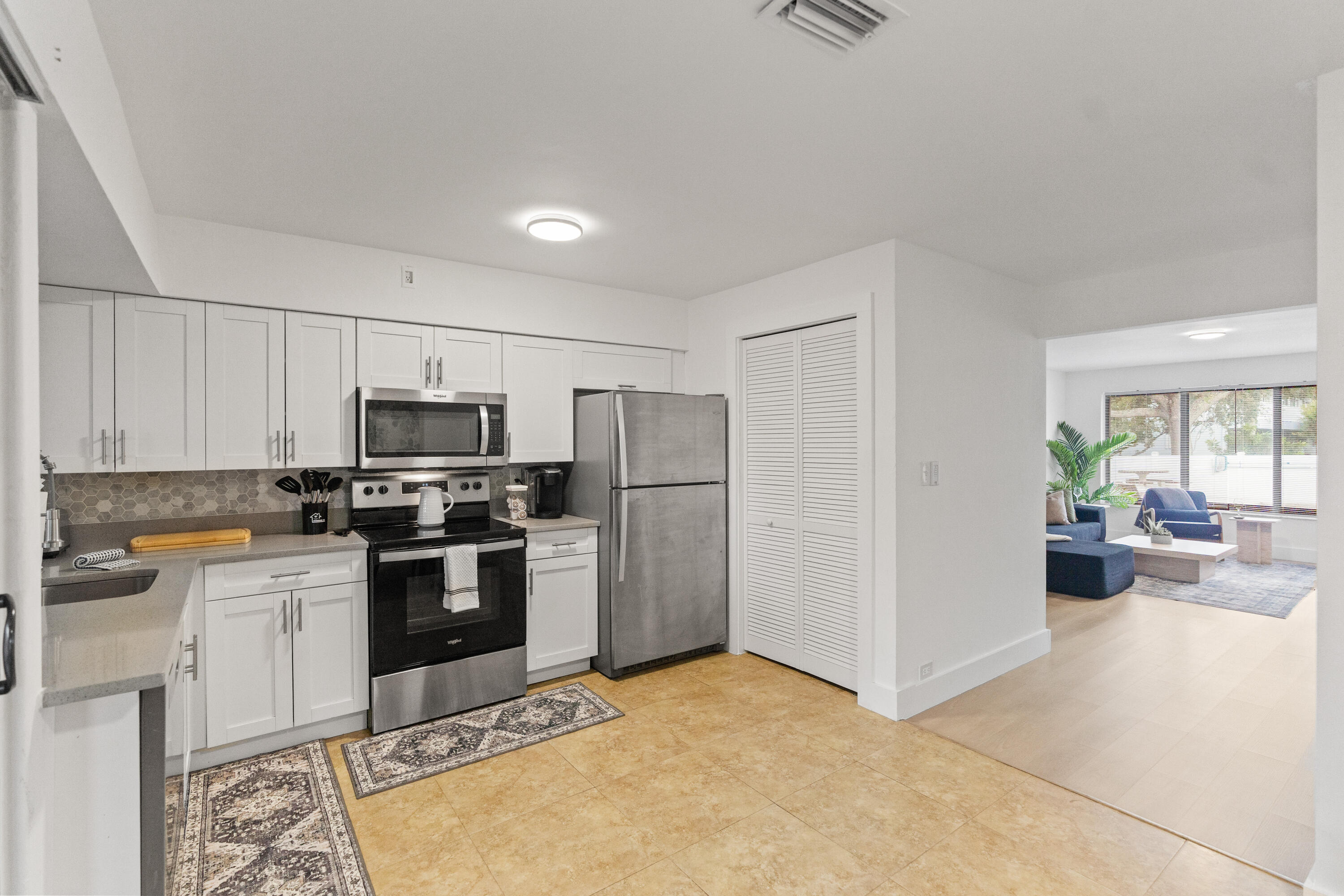 2121 NE 51st Ct Fort Lauderdale, FL 33308