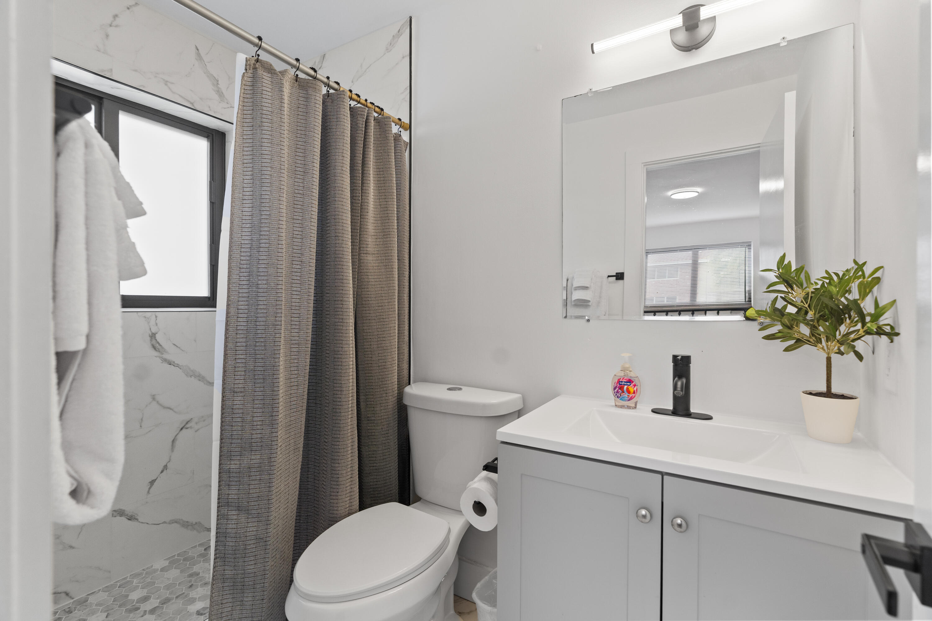 2121 NE 51st Ct Fort Lauderdale, FL 33308