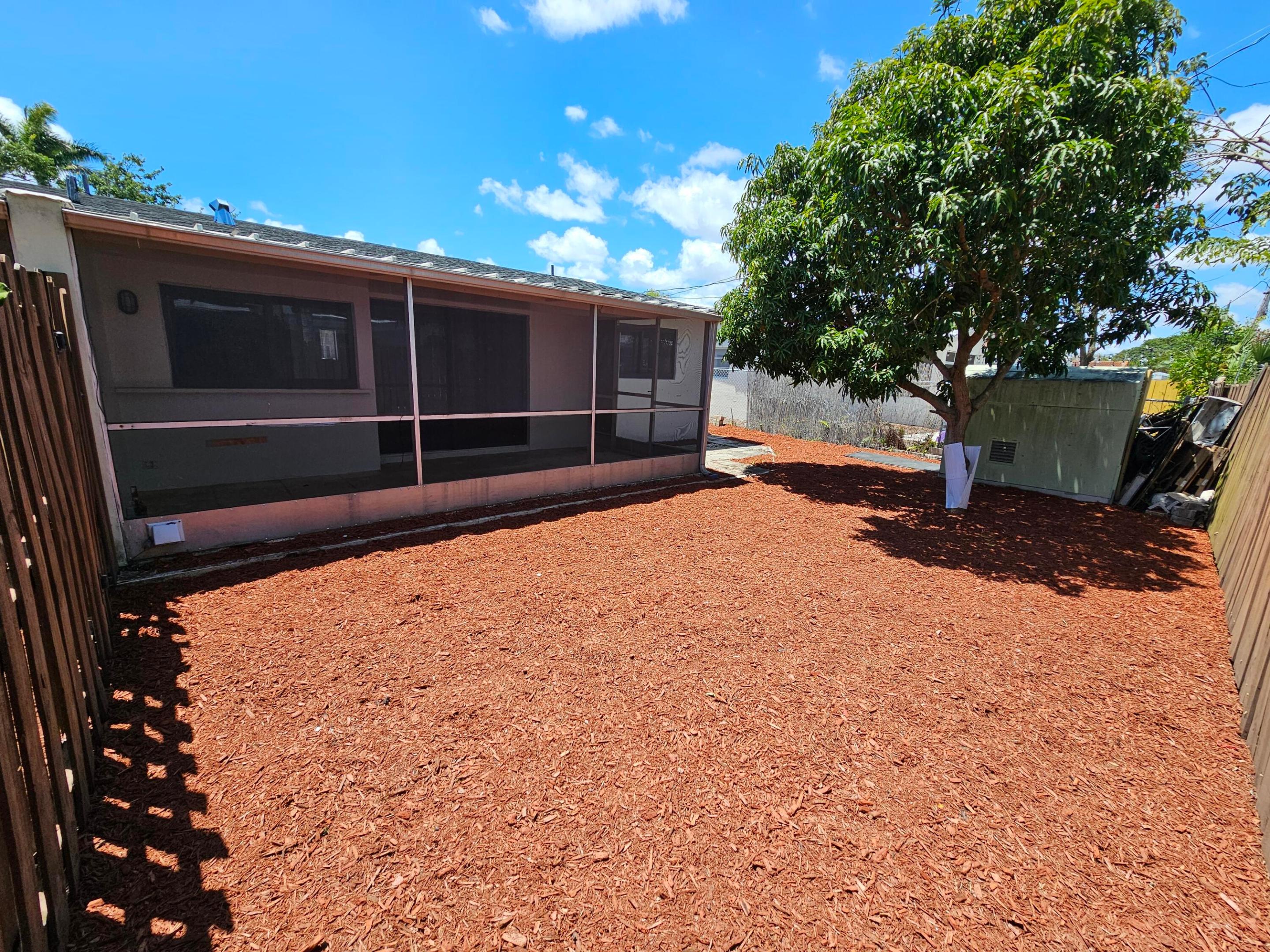 2121 NE 51st Ct Fort Lauderdale, FL 33308