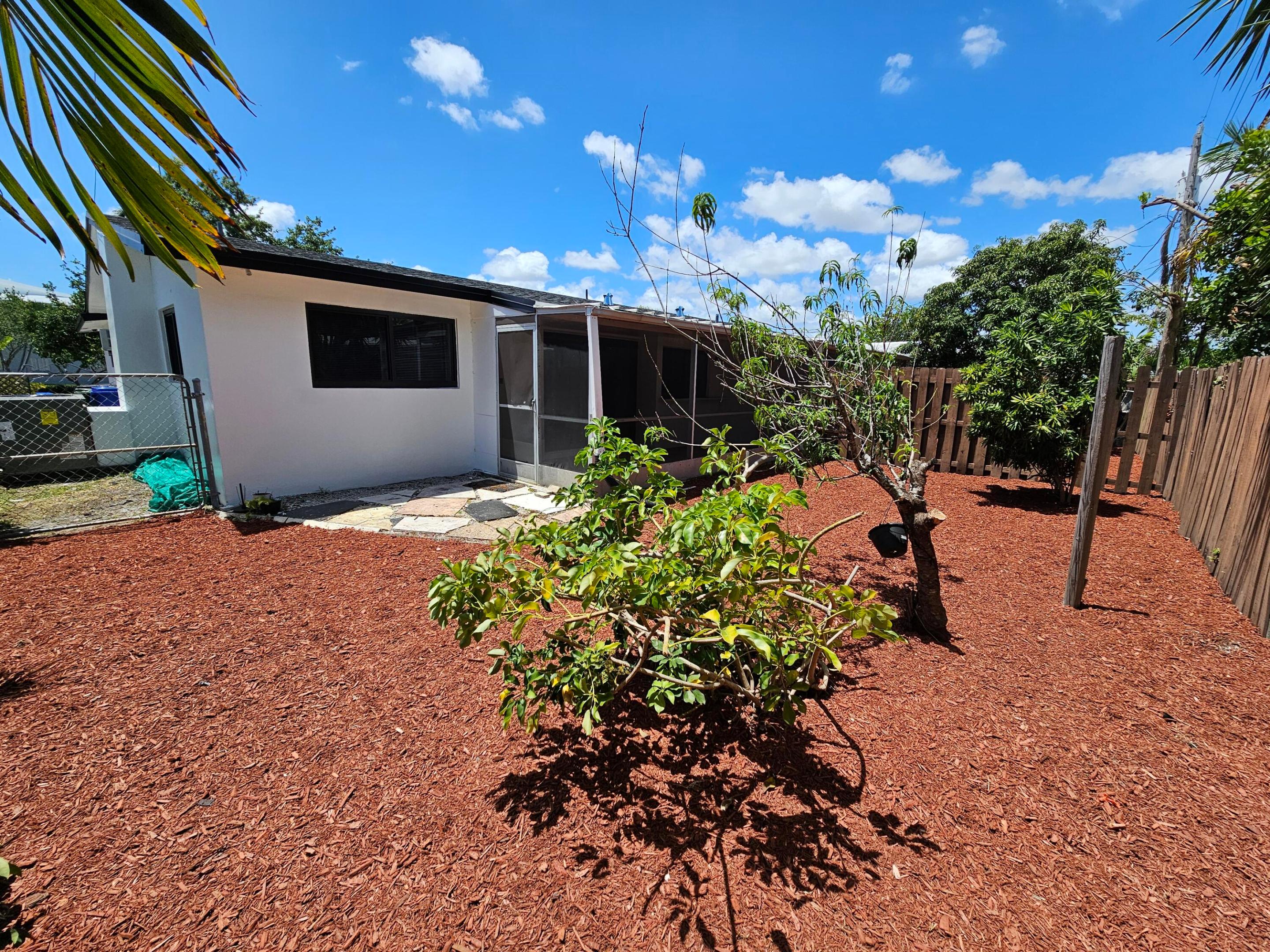 2121 NE 51st Ct Fort Lauderdale, FL 33308