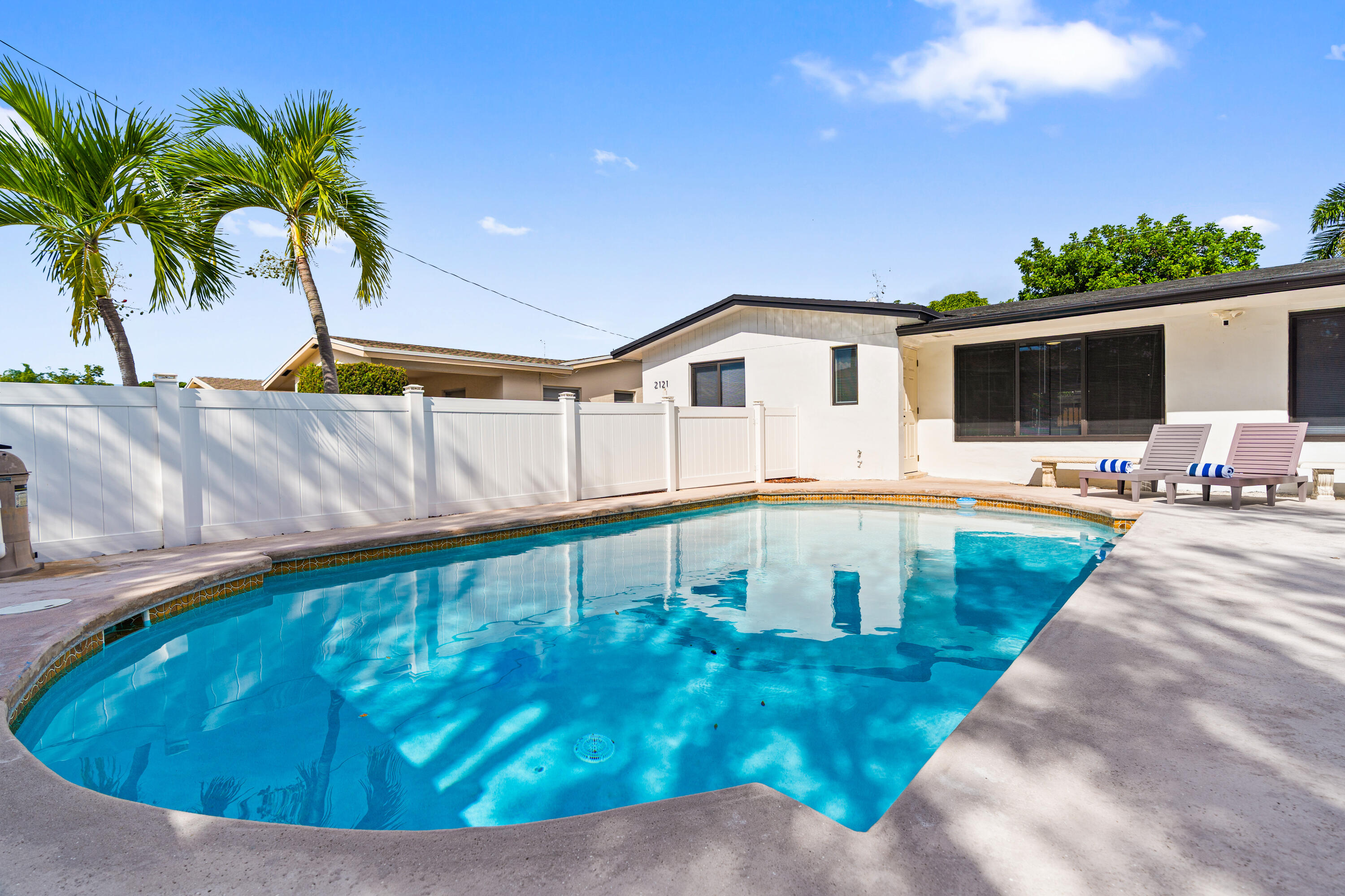 2121 NE 51st Ct Fort Lauderdale, FL 33308