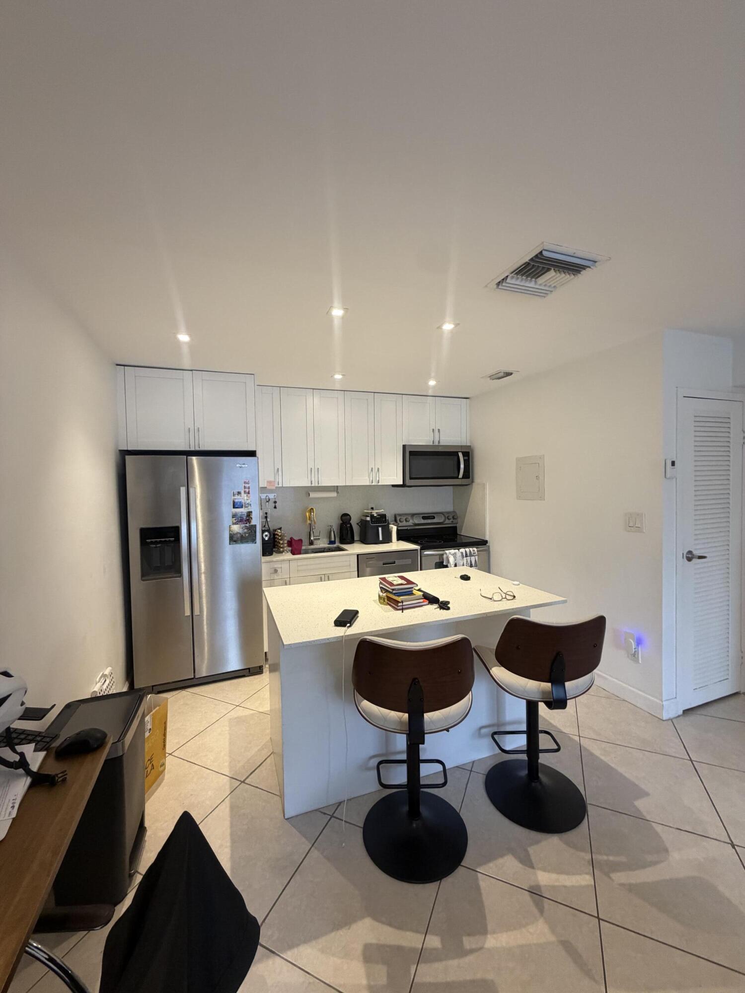 2715 Tigertail Ave #103