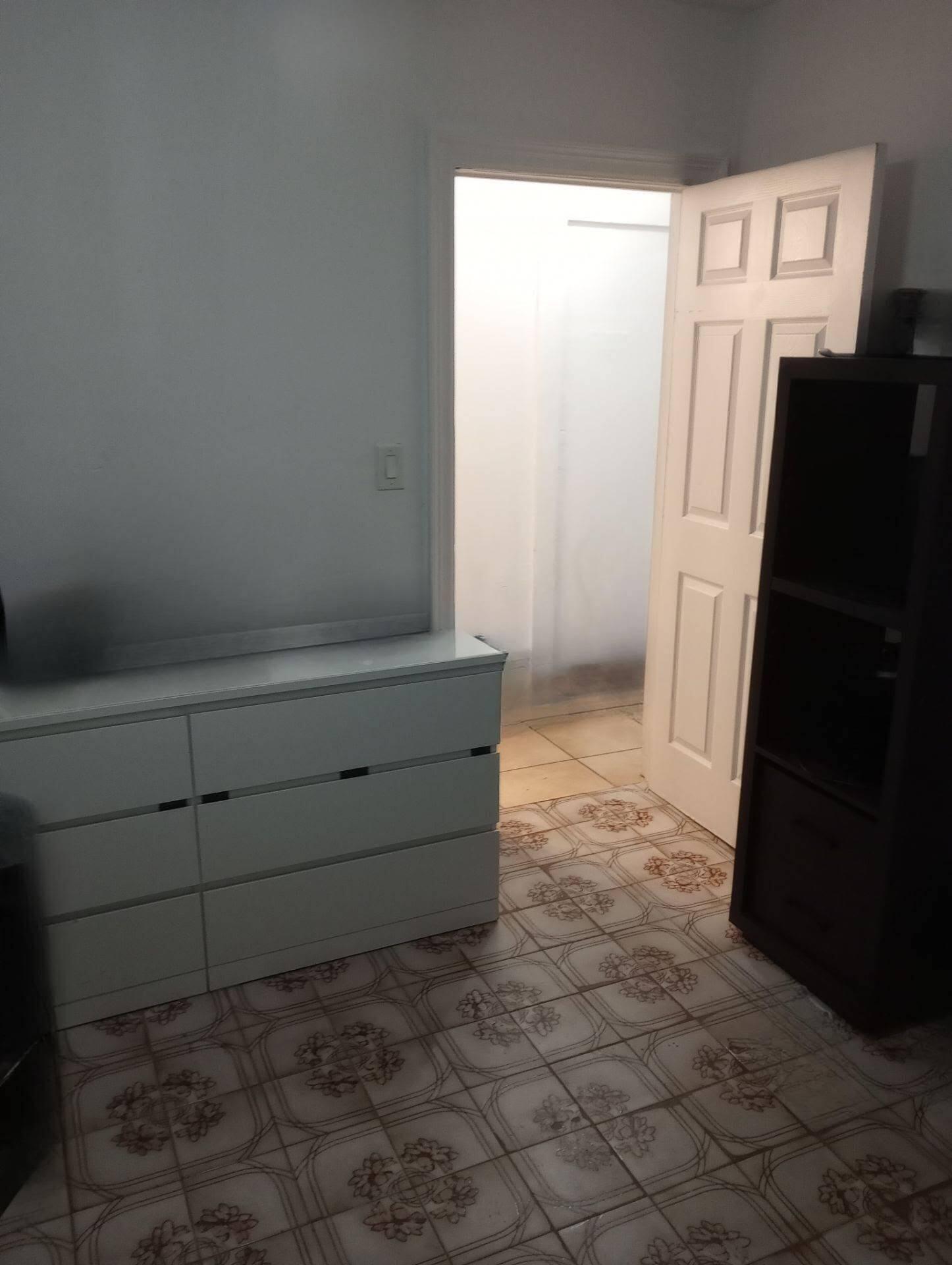 3140 NW 100th St Miami, FL 33147