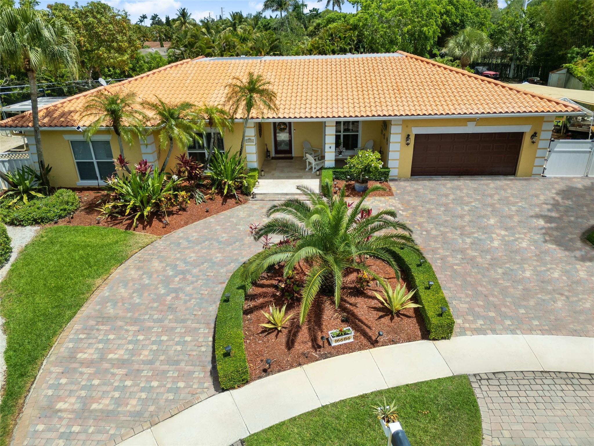 16686 Golfview Dr