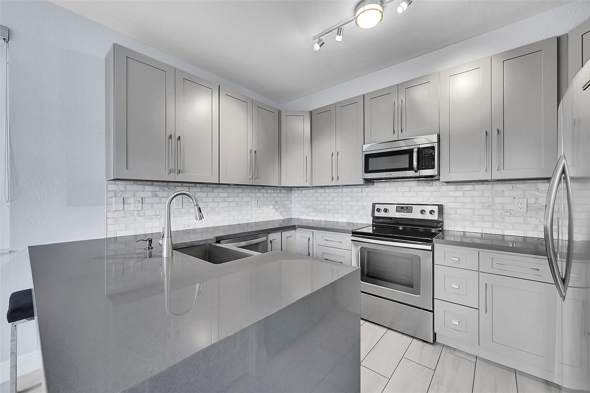 150 Jacaranda Country Clb Dr #200