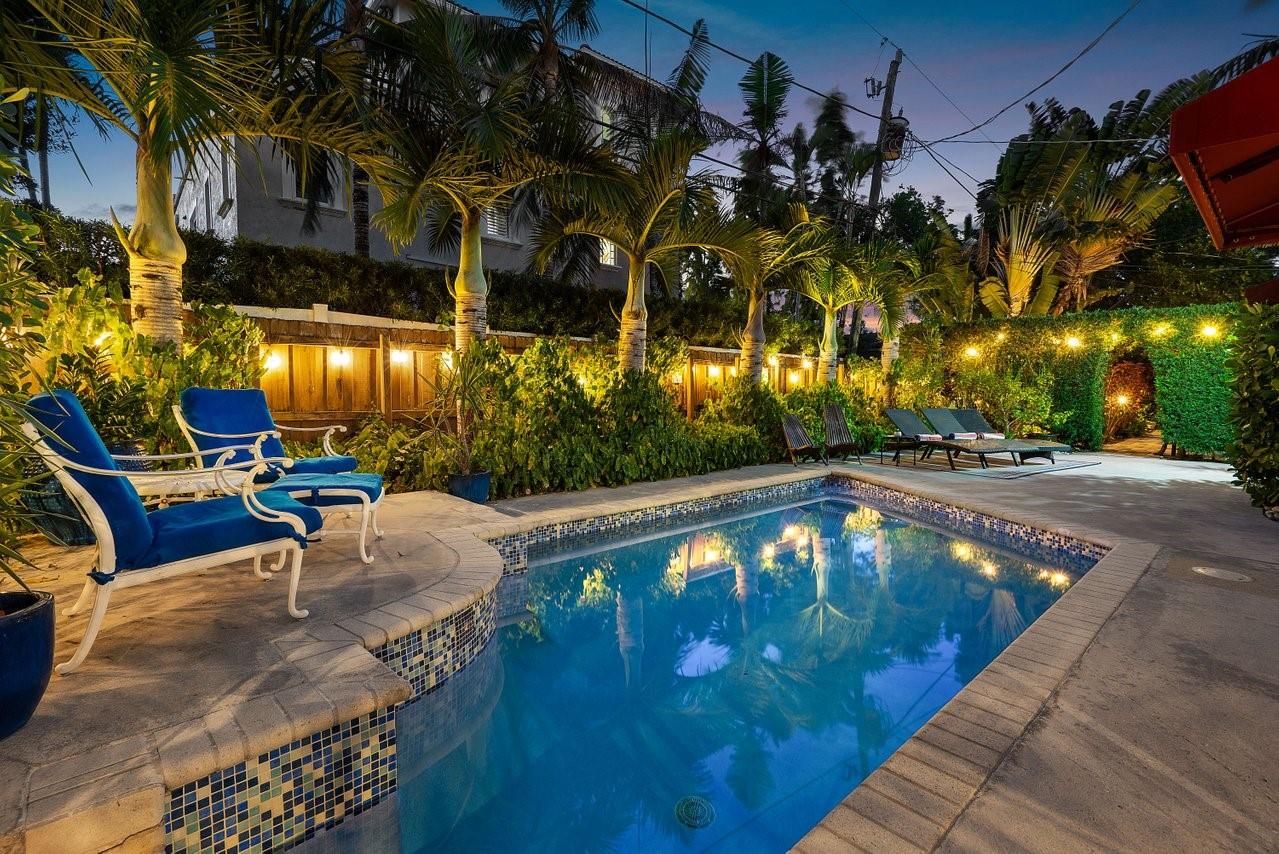 615 & 617 NE 9th Ave