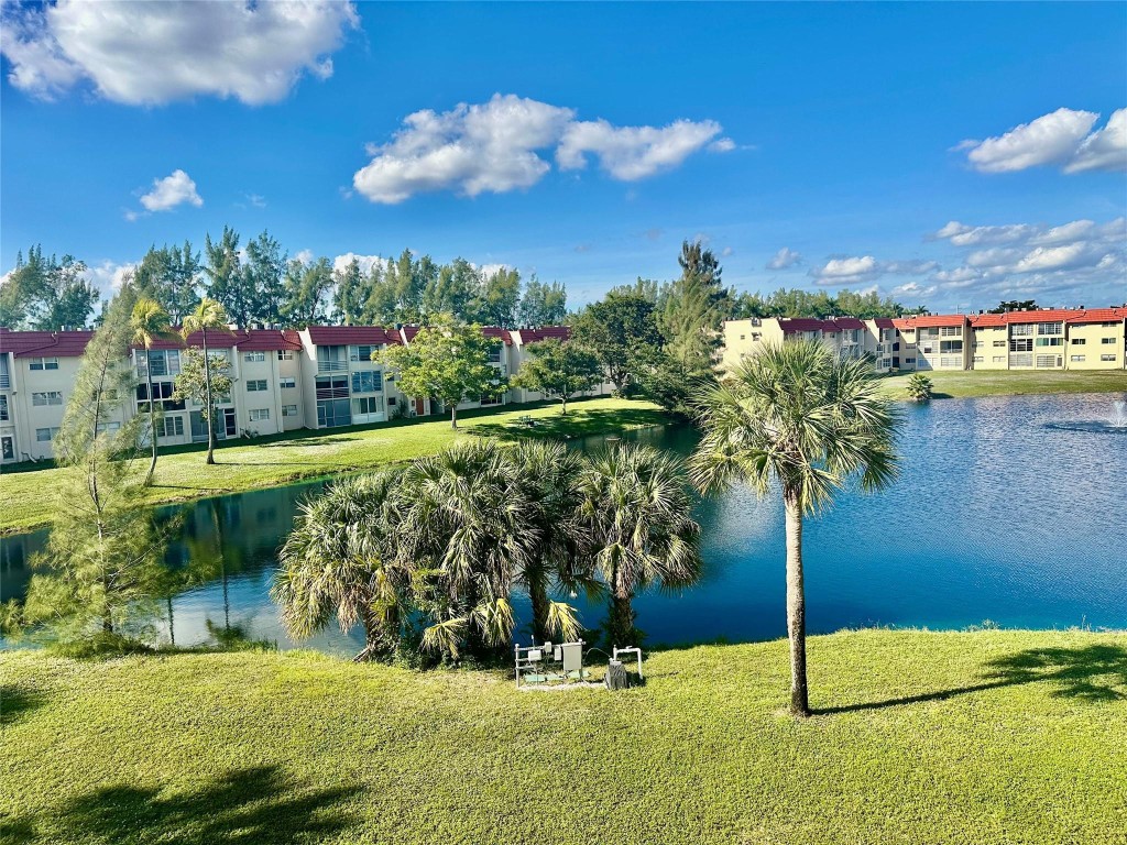 2651 E Sunrise Lks Dr #308 Fort Lauderdale, FL 33322