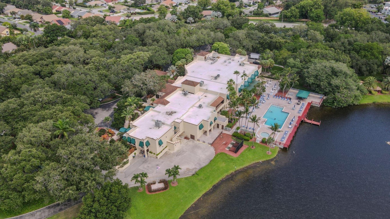 9481 Evergreen Pl #103 Davie, FL 33324