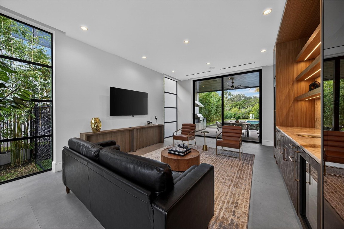 119 N Gordon Fort Lauderdale, FL 33301