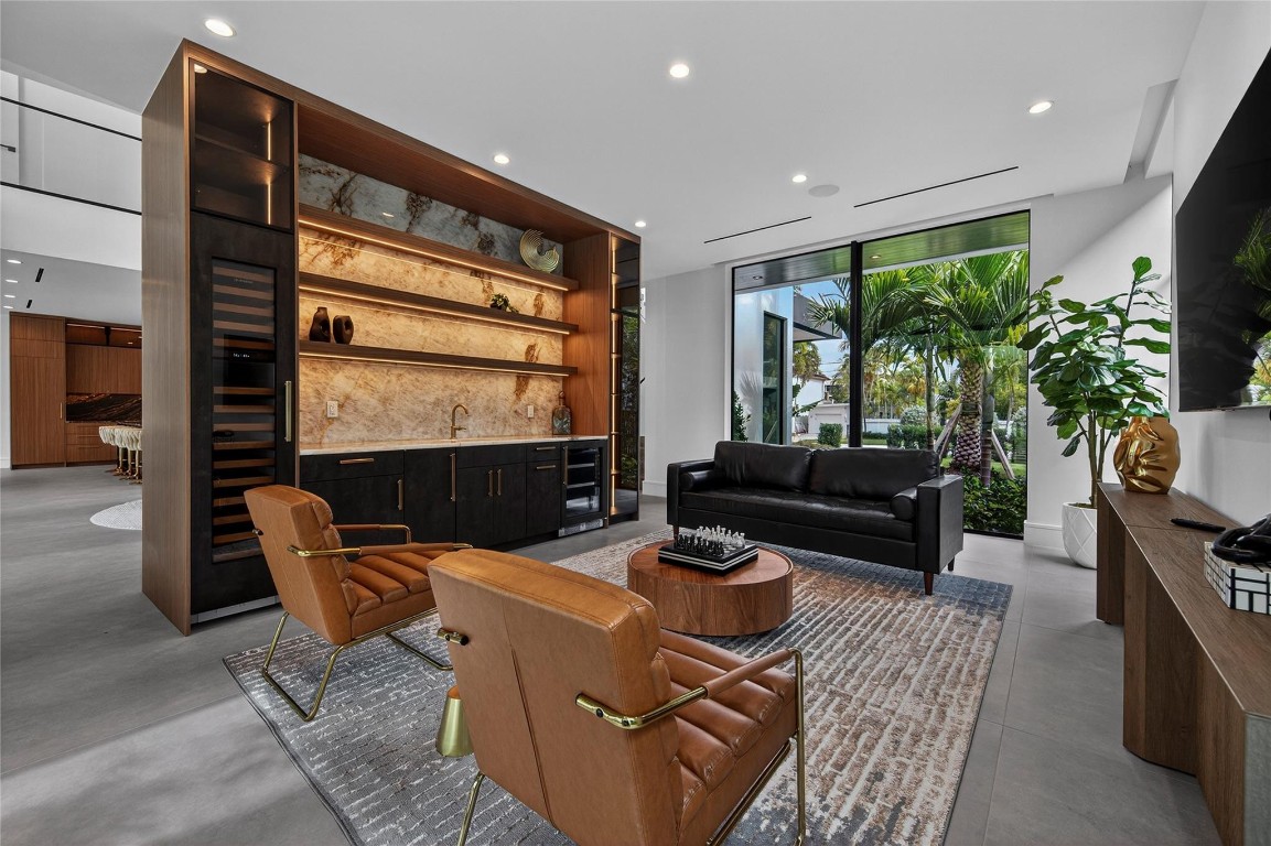 119 N Gordon Fort Lauderdale, FL 33301