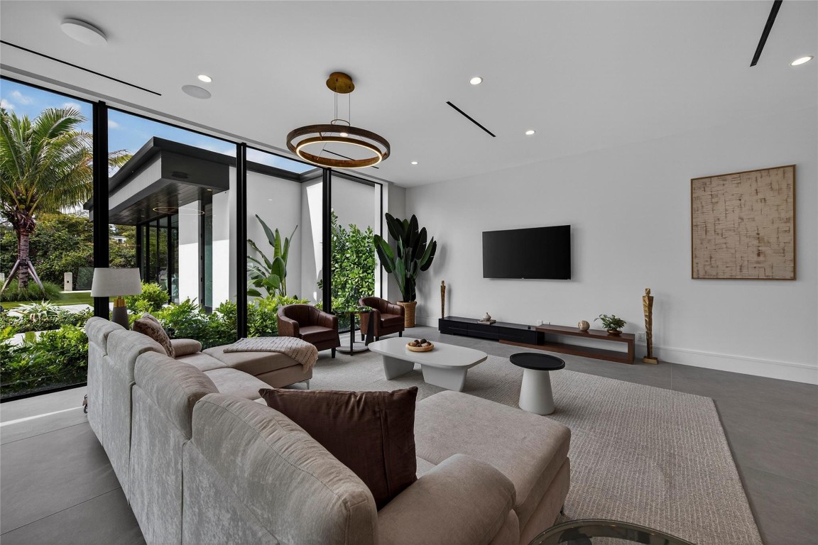 119 N Gordon Fort Lauderdale, FL 33301