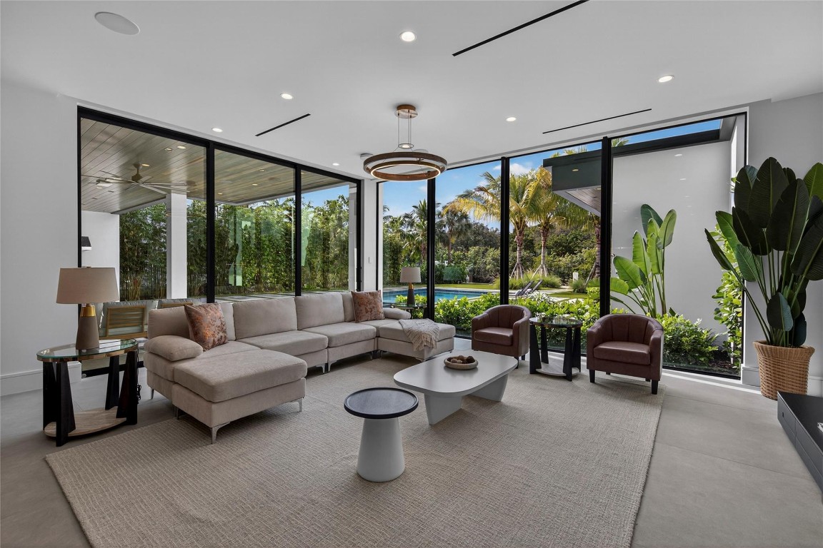 119 N Gordon Fort Lauderdale, FL 33301