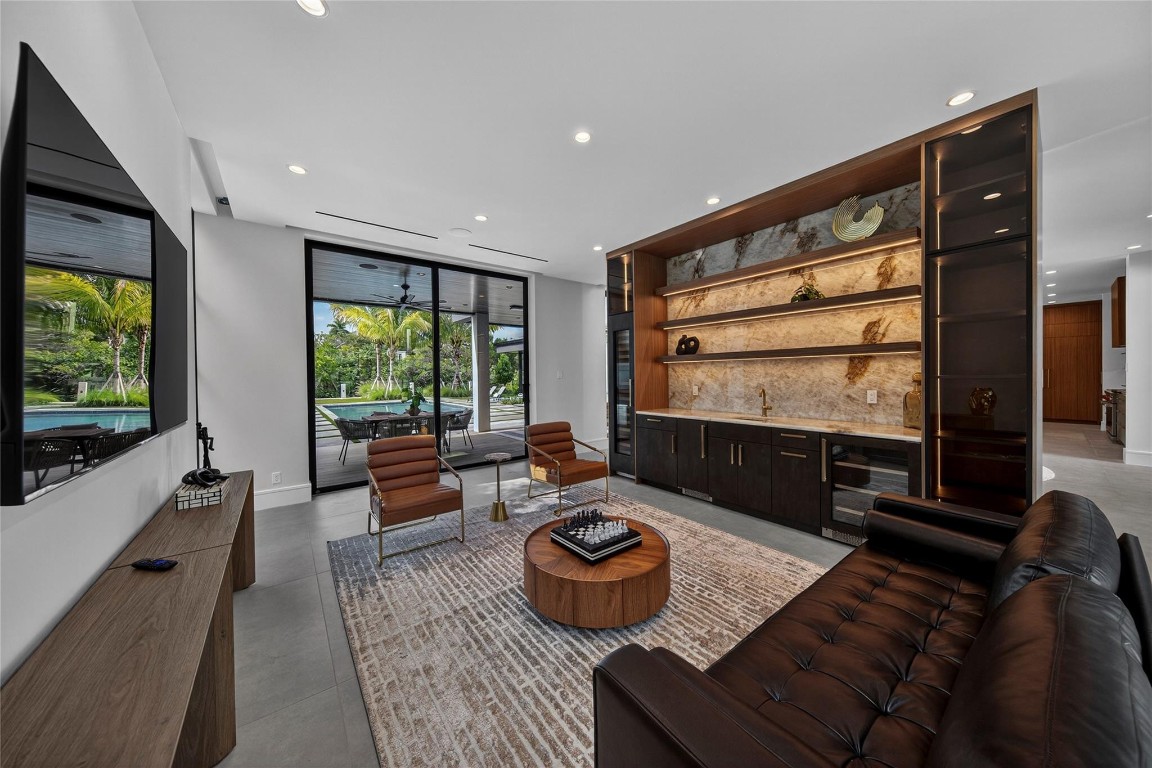 119 N Gordon Fort Lauderdale, FL 33301