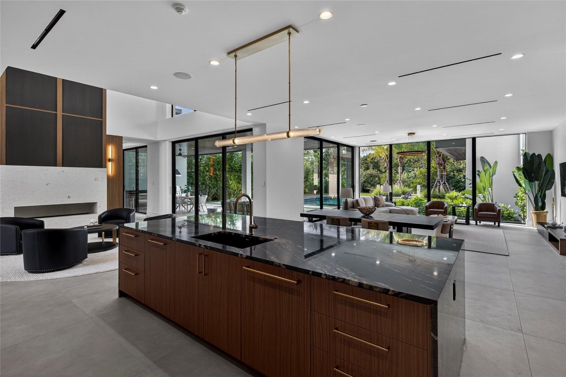 119 N Gordon Fort Lauderdale, FL 33301