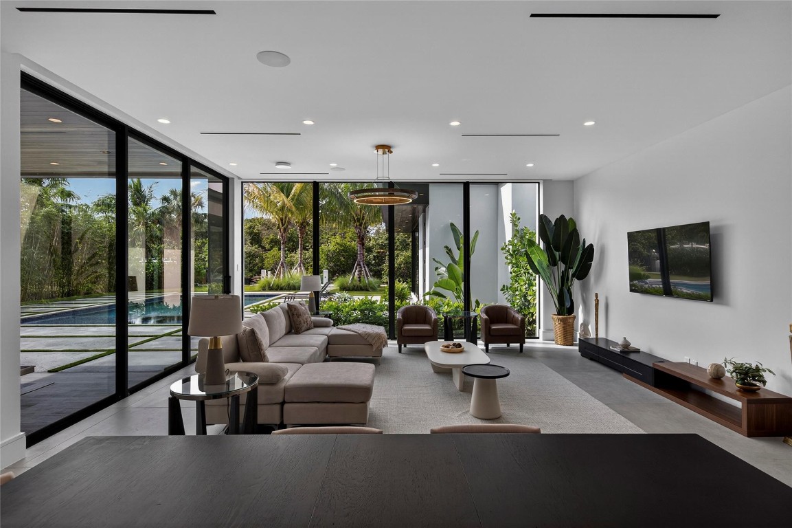 119 N Gordon Fort Lauderdale, FL 33301