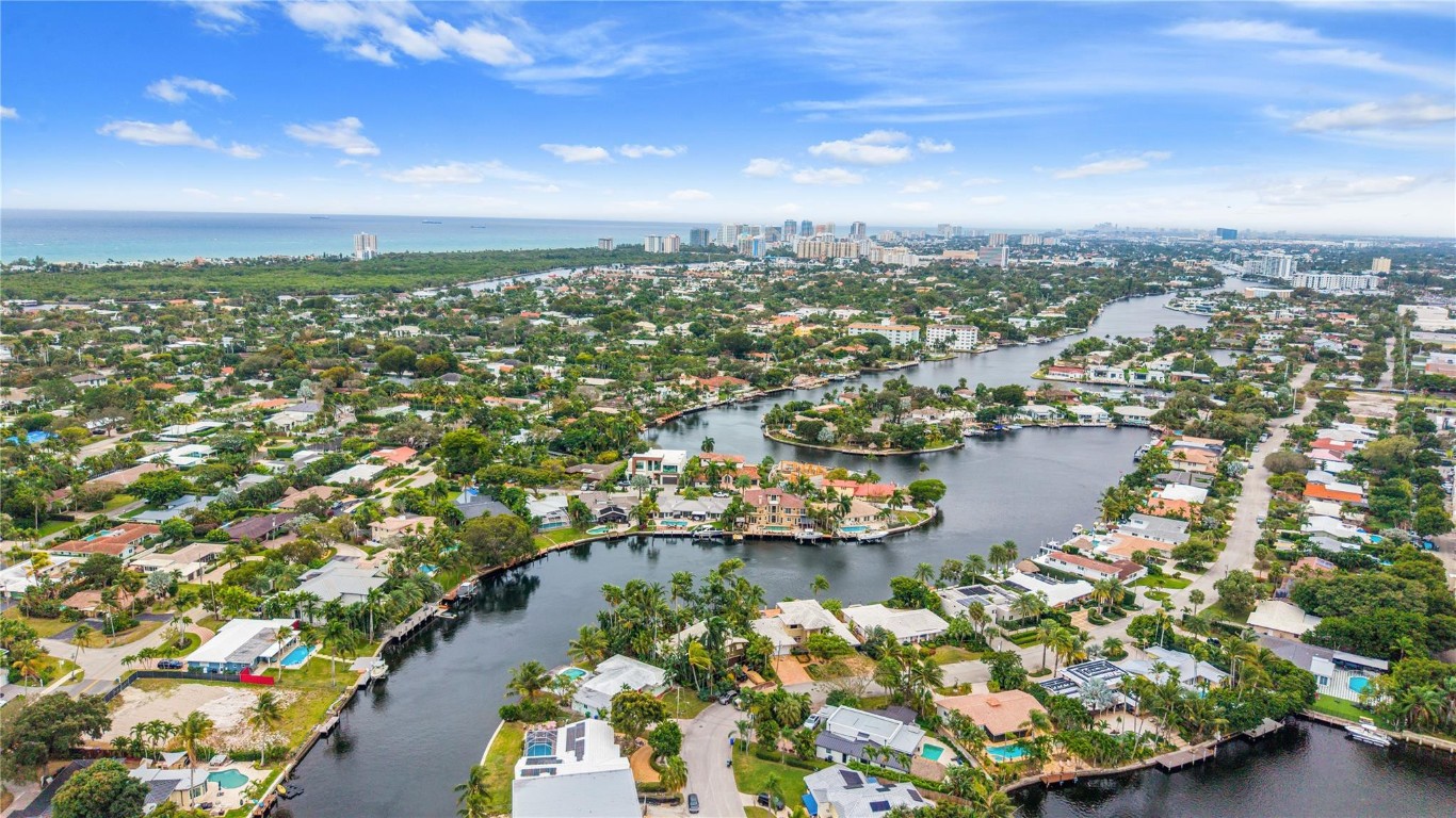 2464 NE 22nd Fort Lauderdale, FL 33305