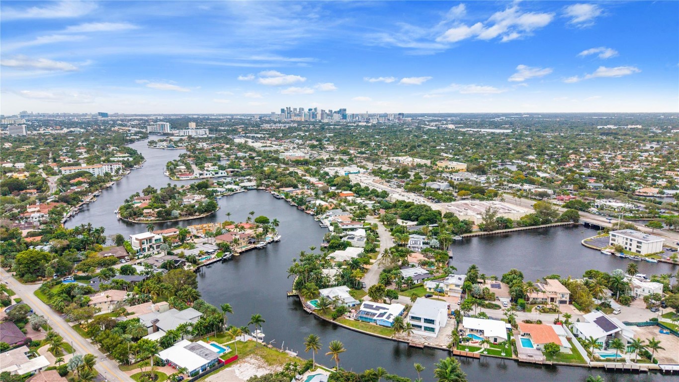 2464 NE 22nd Fort Lauderdale, FL 33305