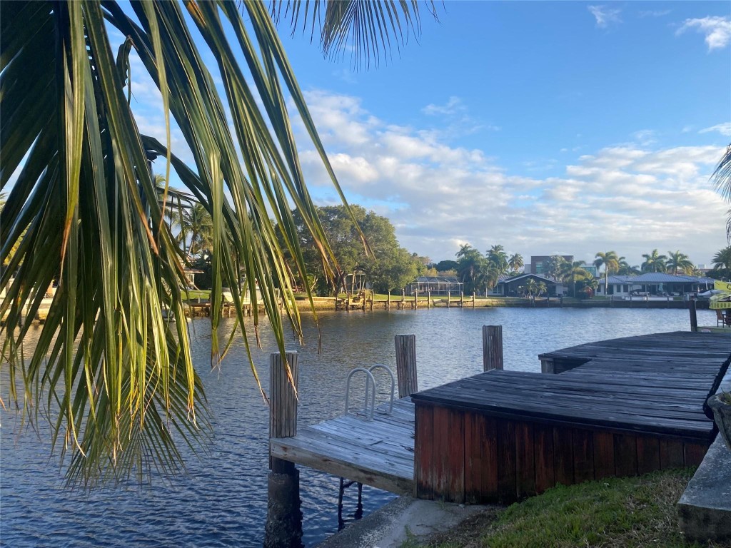 2464 NE 22nd Fort Lauderdale, FL 33305