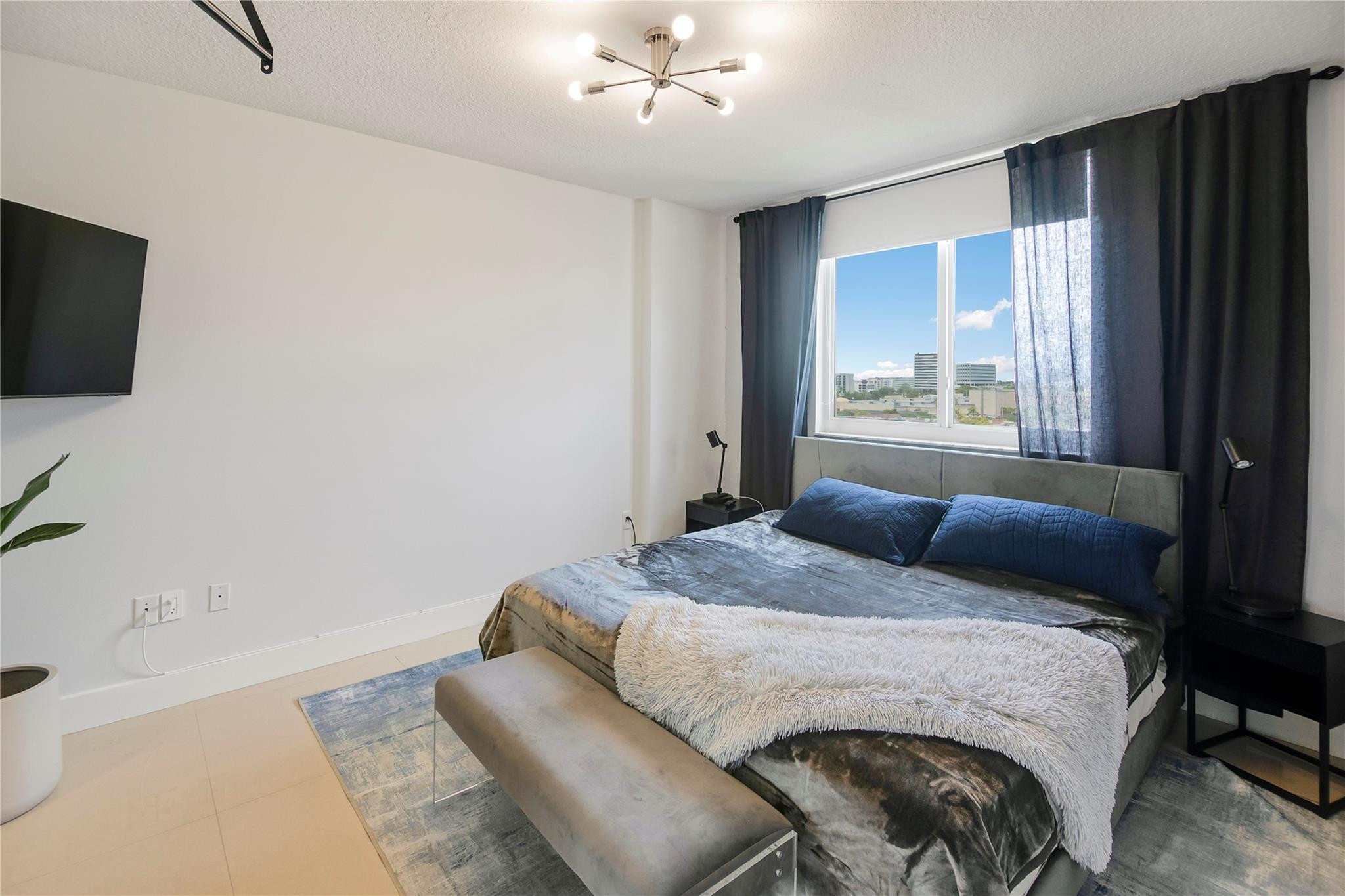 image The Venture at Aventura14