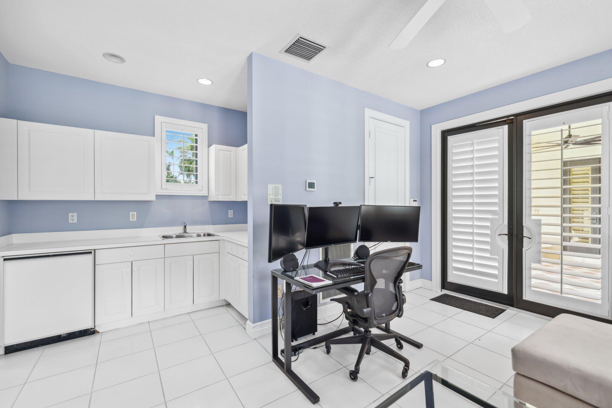 18800 Long Lk Dr Boca Raton, FL 33496