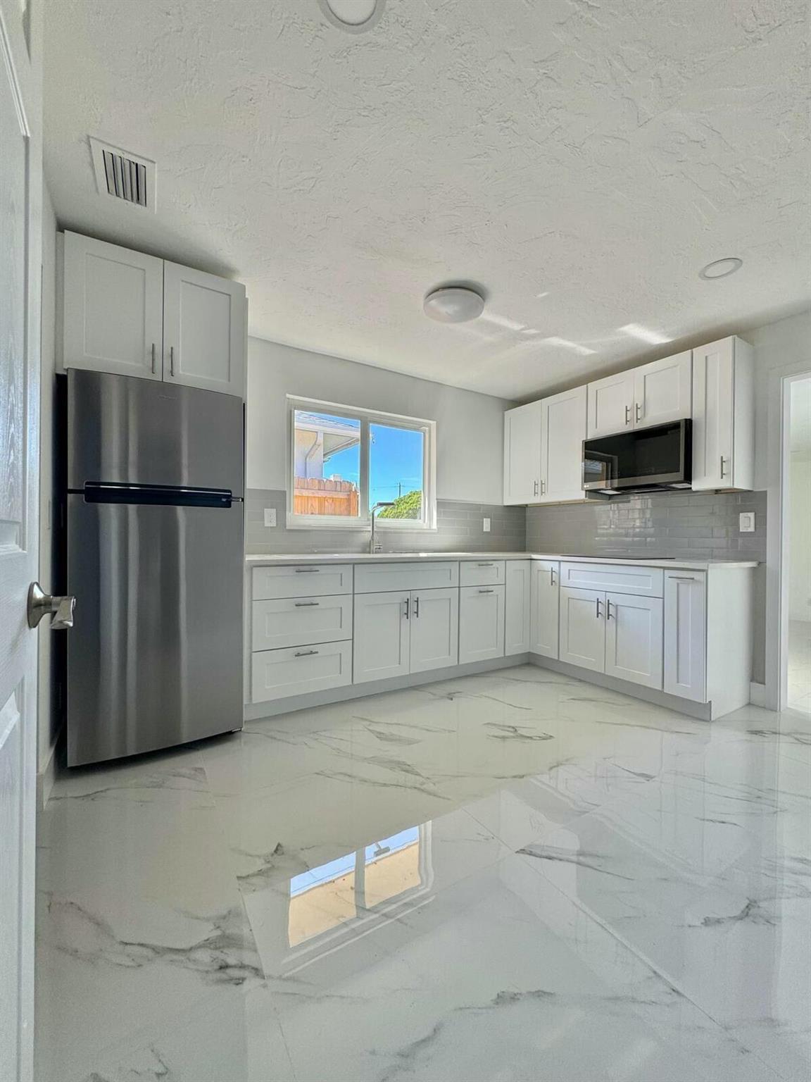 2826 Floral Rd B