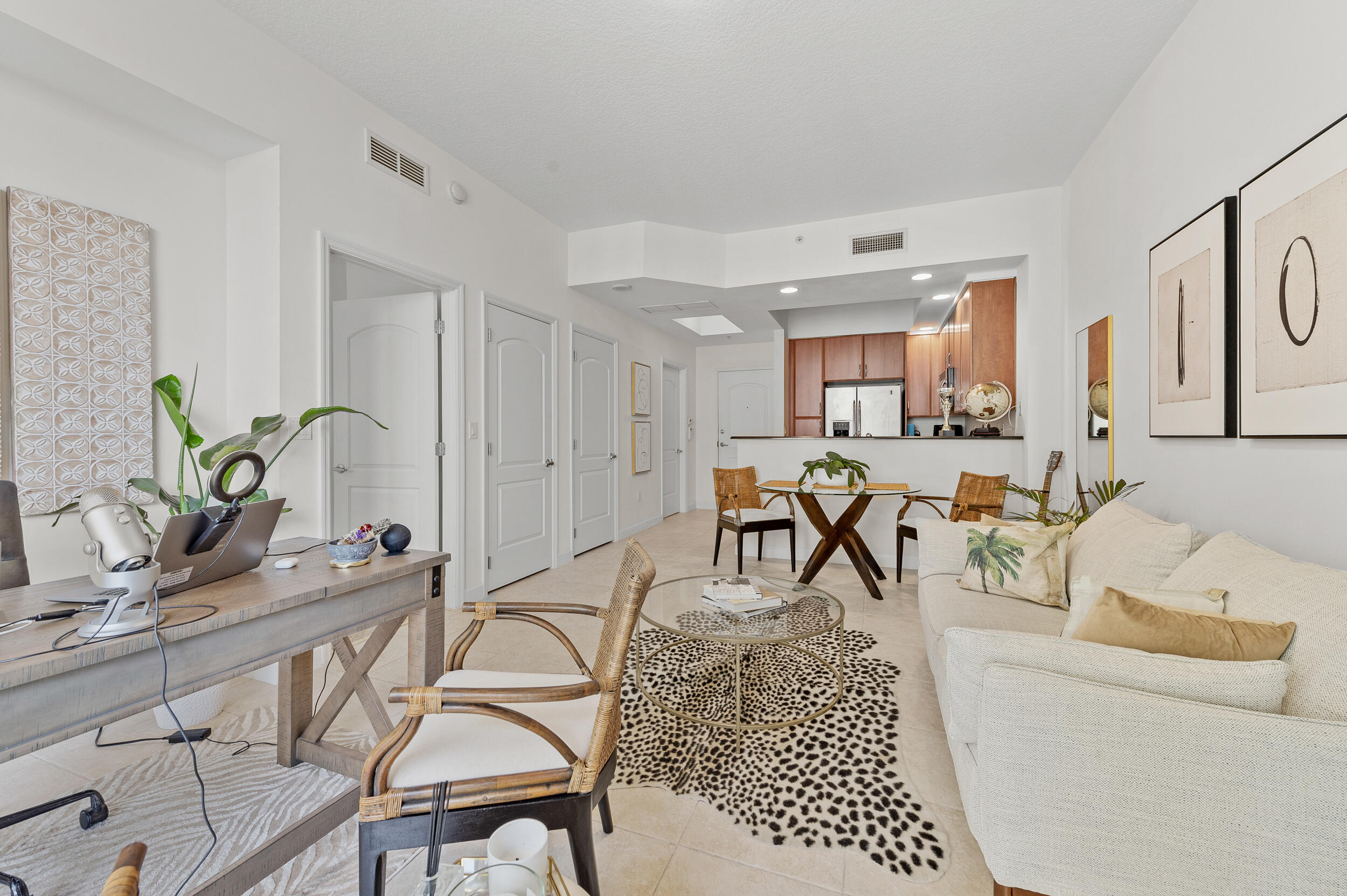 801 S Olive Ave #1123