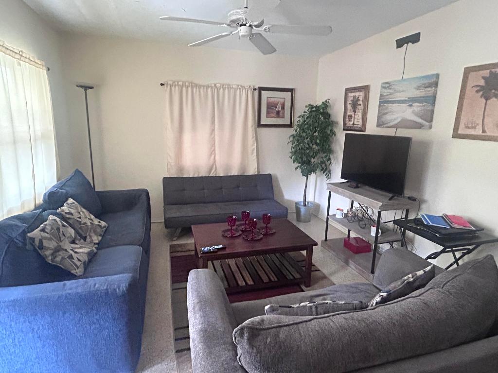 1111 N Victoria Park #1-4 Fort Lauderdale, FL 33304