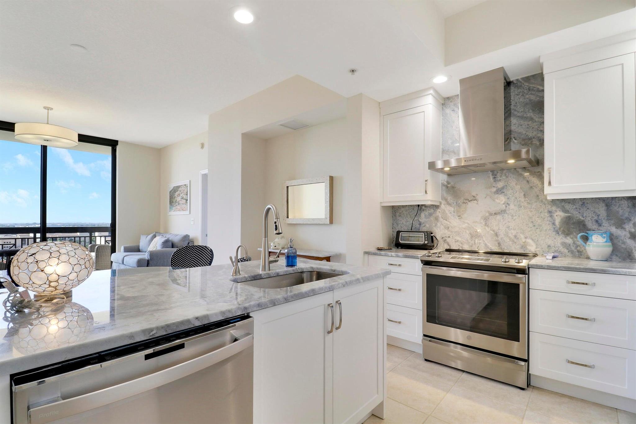 801 S Olive Ave #902