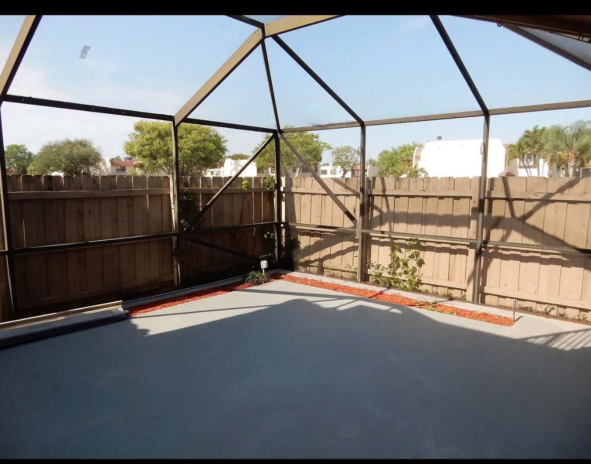 6122 Seven Spgs Blvd