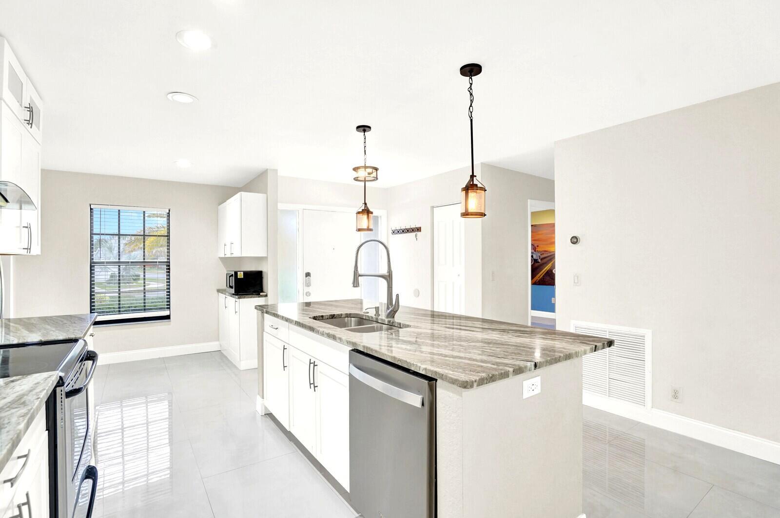 5901 White Cypress Dr Lake Worth, FL 33467