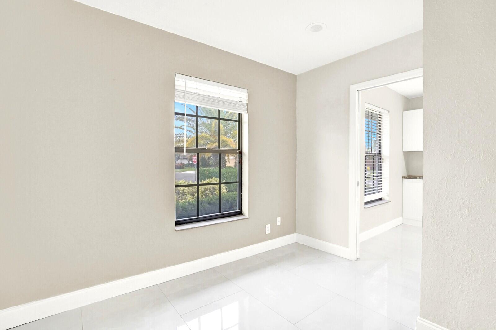 5901 White Cypress Dr Lake Worth, FL 33467