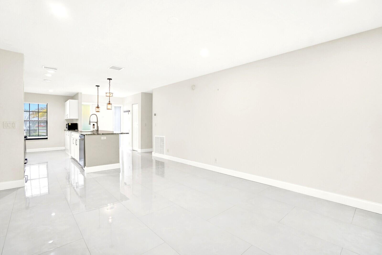 5901 White Cypress Dr Lake Worth, FL 33467