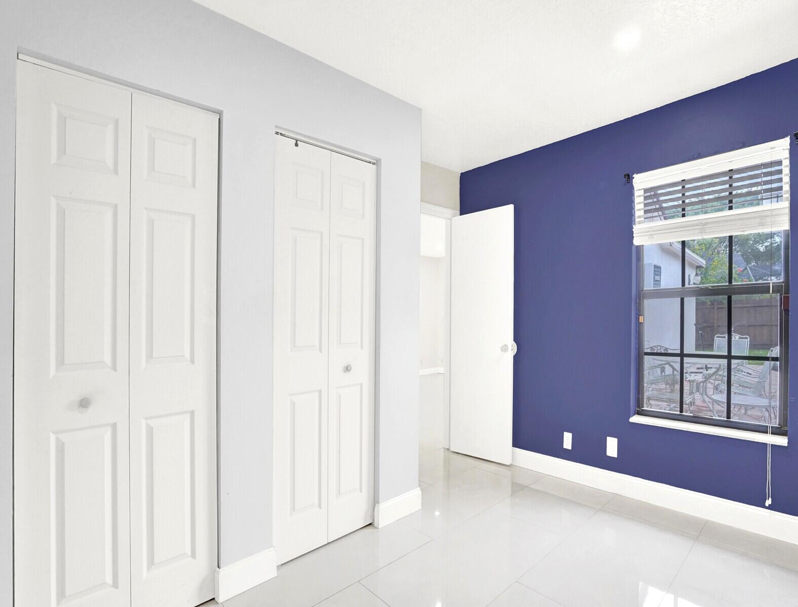 5901 White Cypress Dr Lake Worth, FL 33467