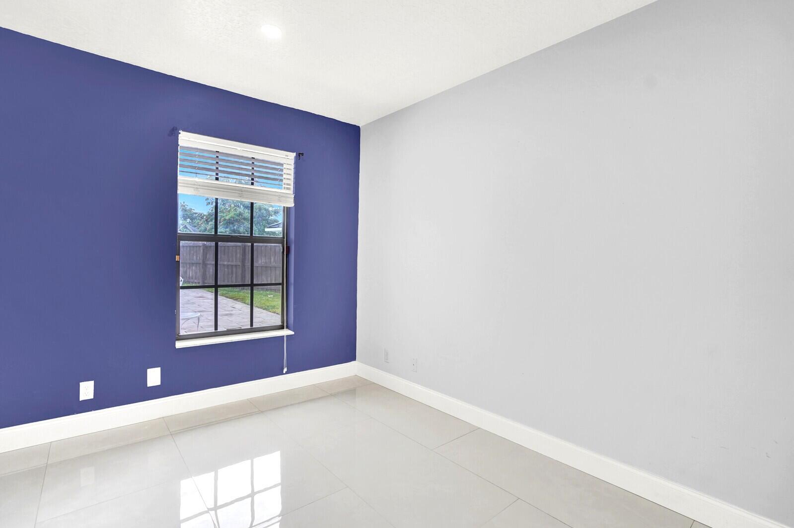 5901 White Cypress Dr Lake Worth, FL 33467