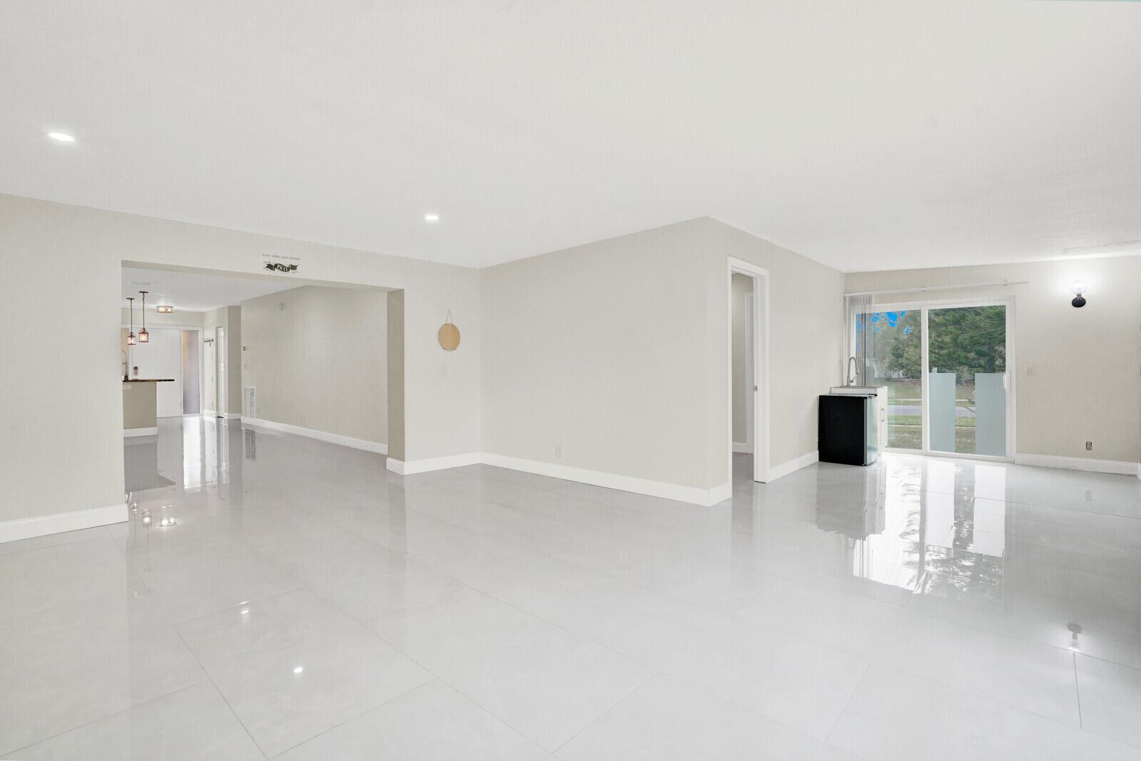 5901 White Cypress Dr Lake Worth, FL 33467