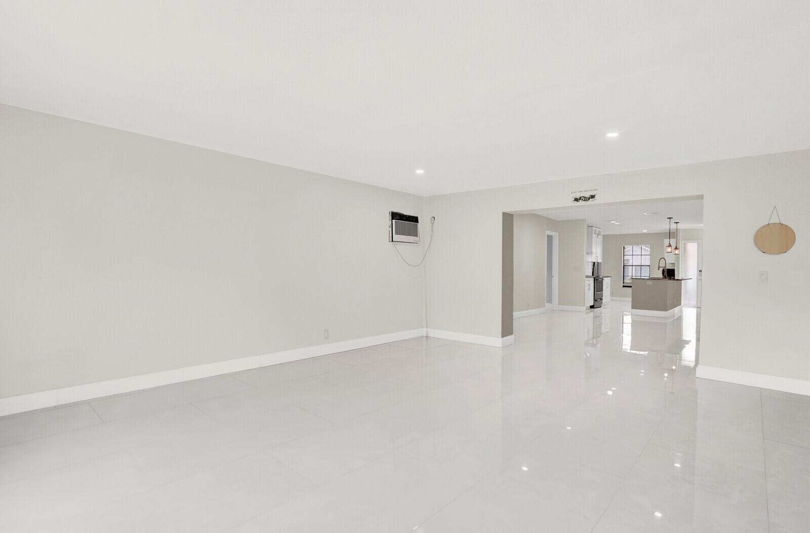 5901 White Cypress Dr Lake Worth, FL 33467