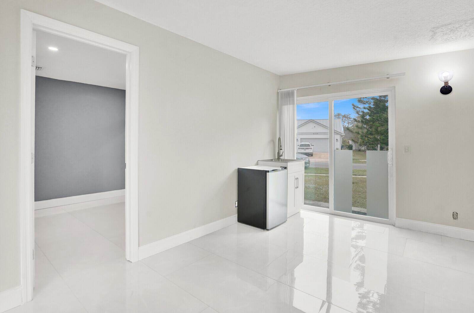 5901 White Cypress Dr Lake Worth, FL 33467