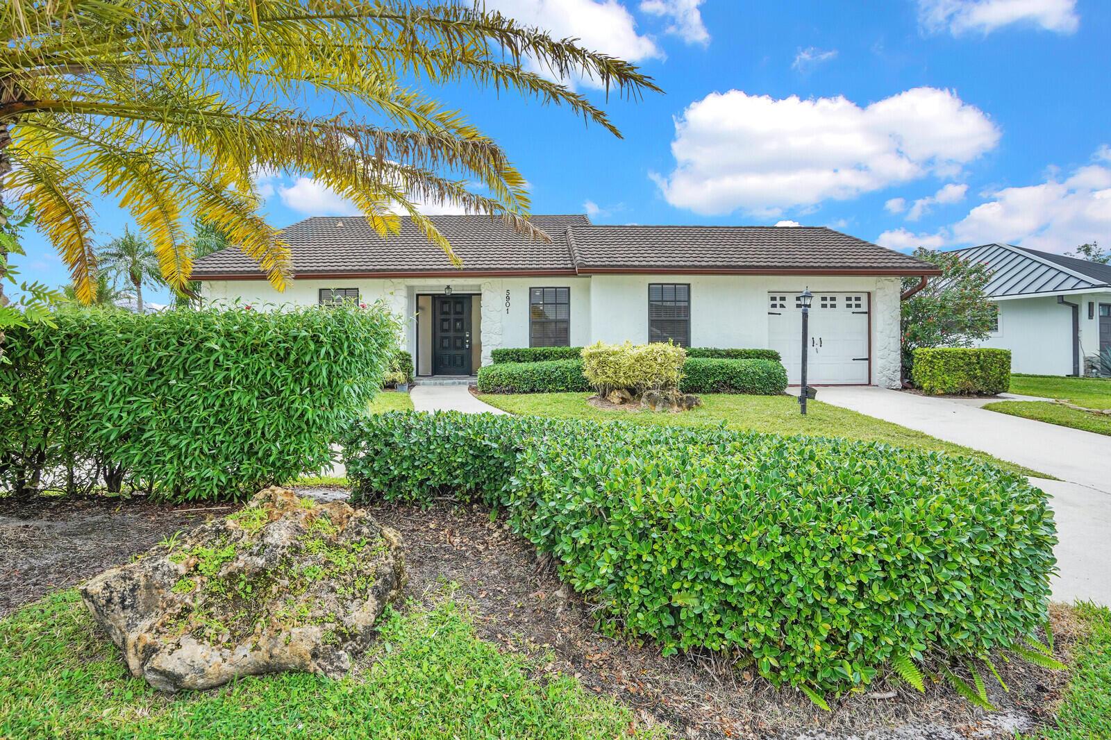 5901 White Cypress Dr Lake Worth, FL 33467