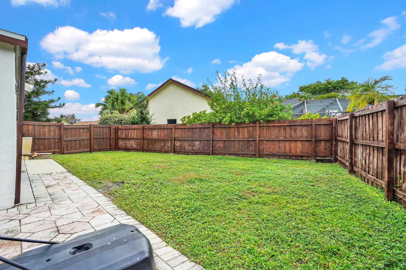 5901 White Cypress Dr Lake Worth, FL 33467