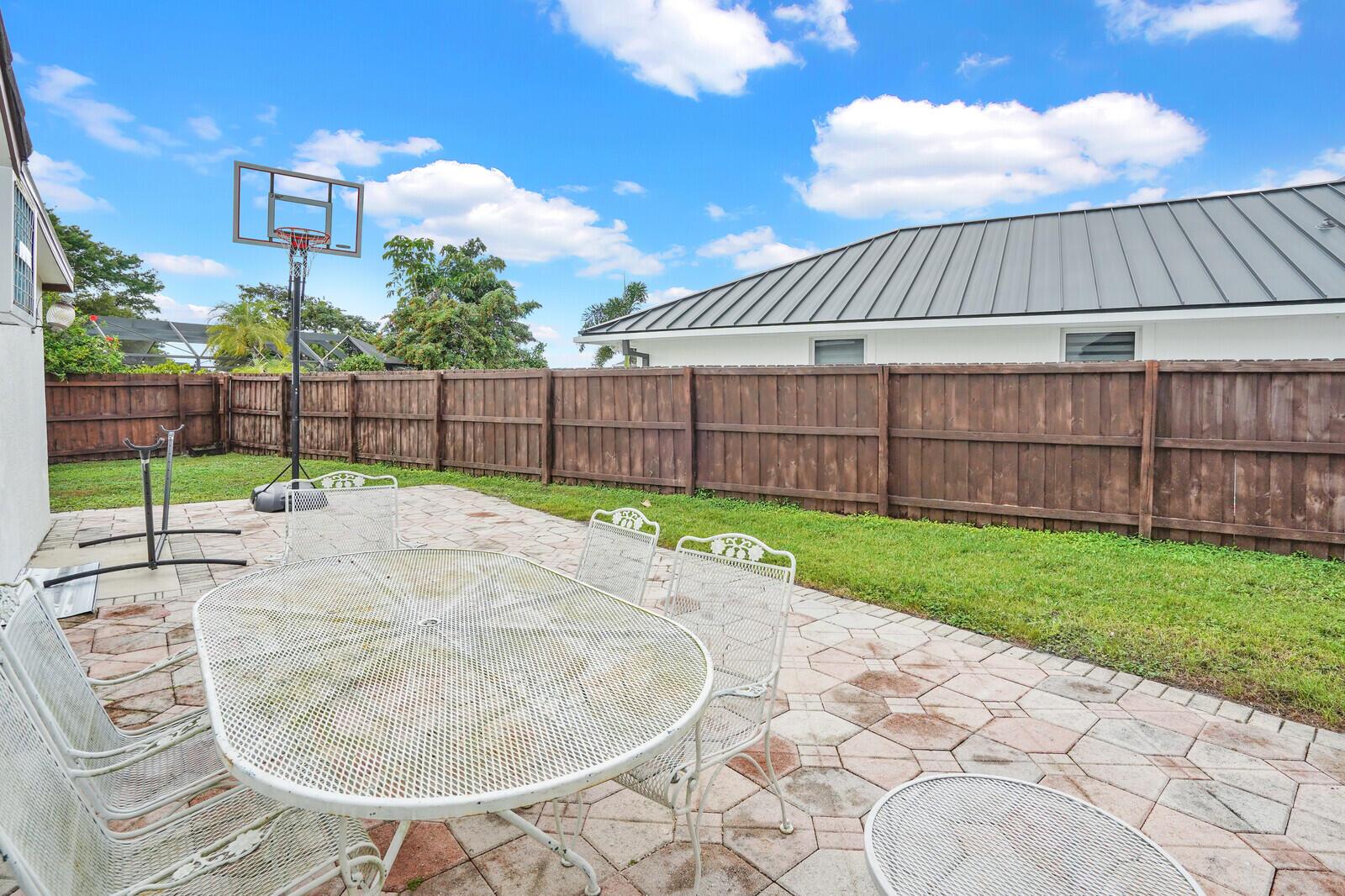 5901 White Cypress Dr Lake Worth, FL 33467