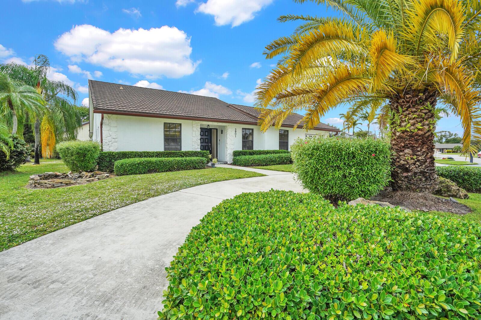 5901 White Cypress Dr Lake Worth, FL 33467