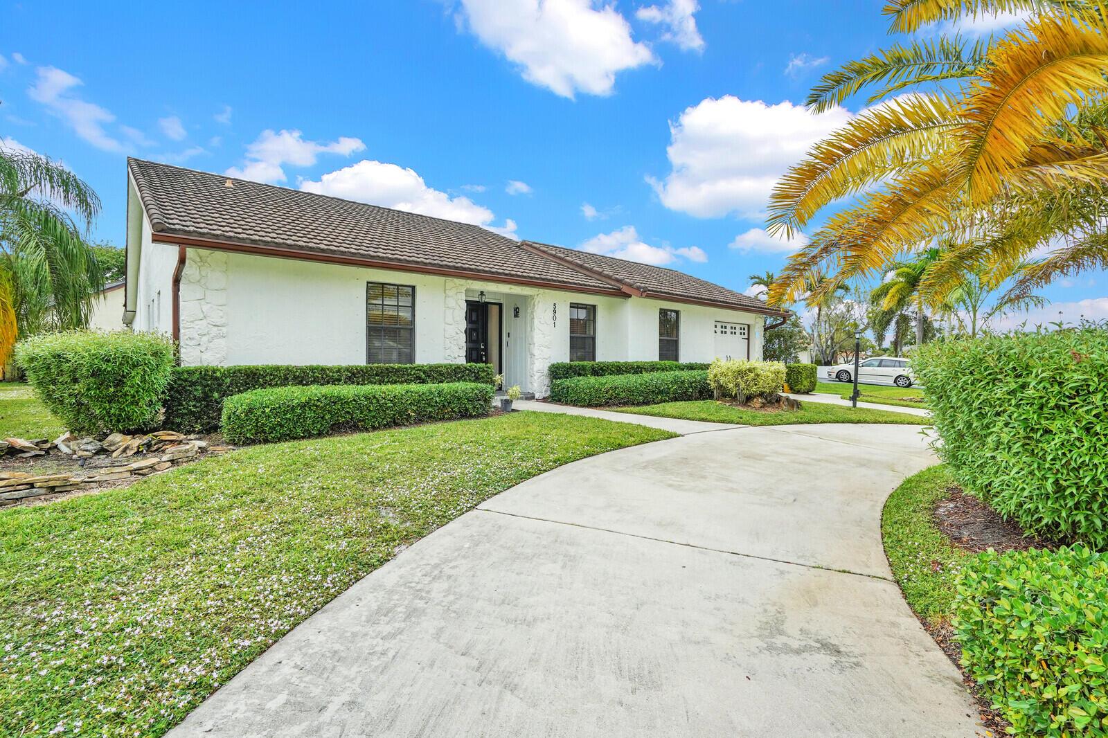 5901 White Cypress Dr Lake Worth, FL 33467