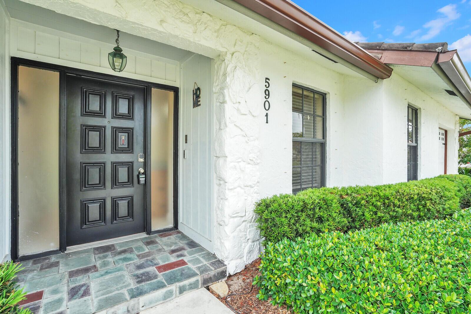 5901 White Cypress Dr Lake Worth, FL 33467