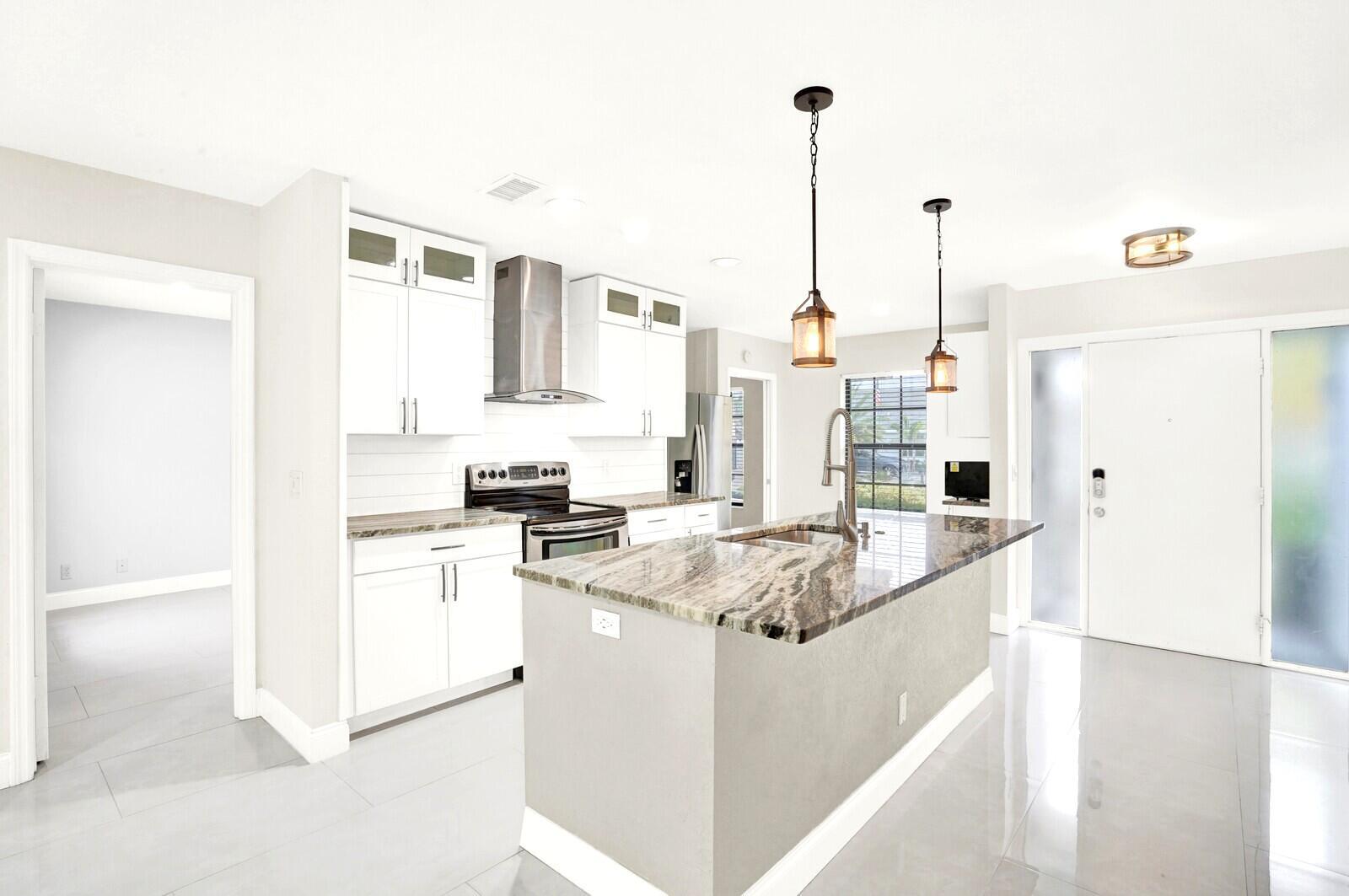 5901 White Cypress Dr Lake Worth, FL 33467