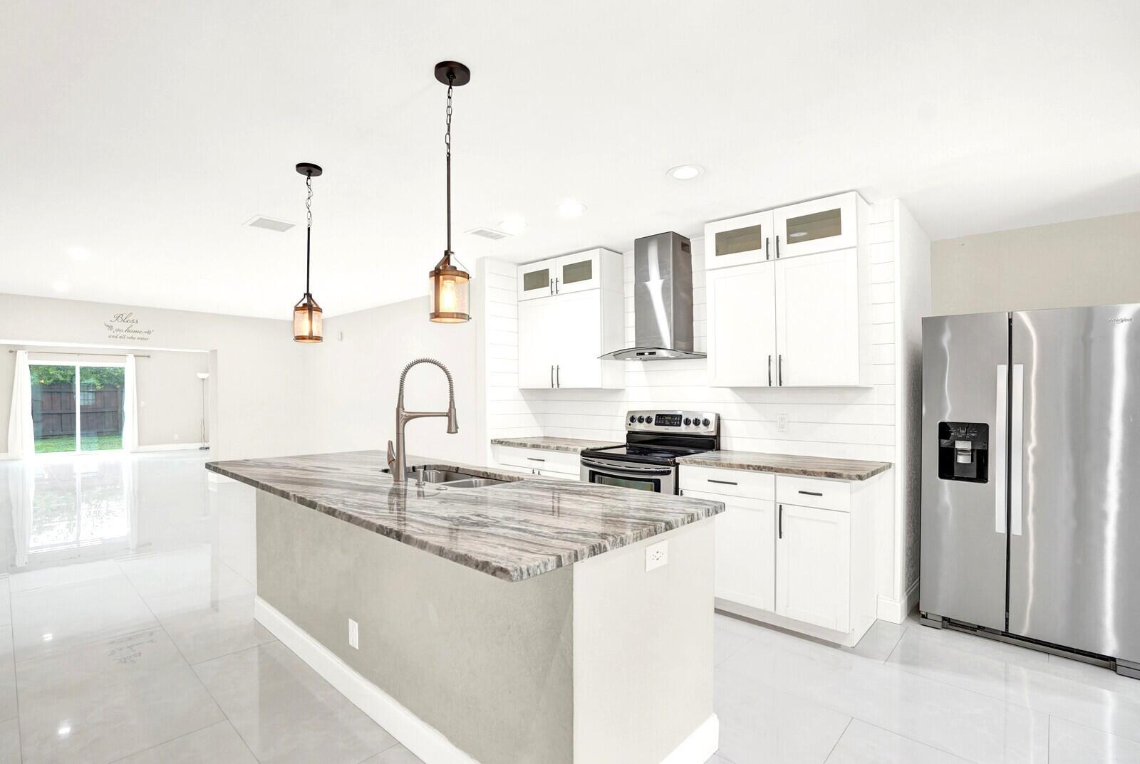 5901 White Cypress Dr Lake Worth, FL 33467