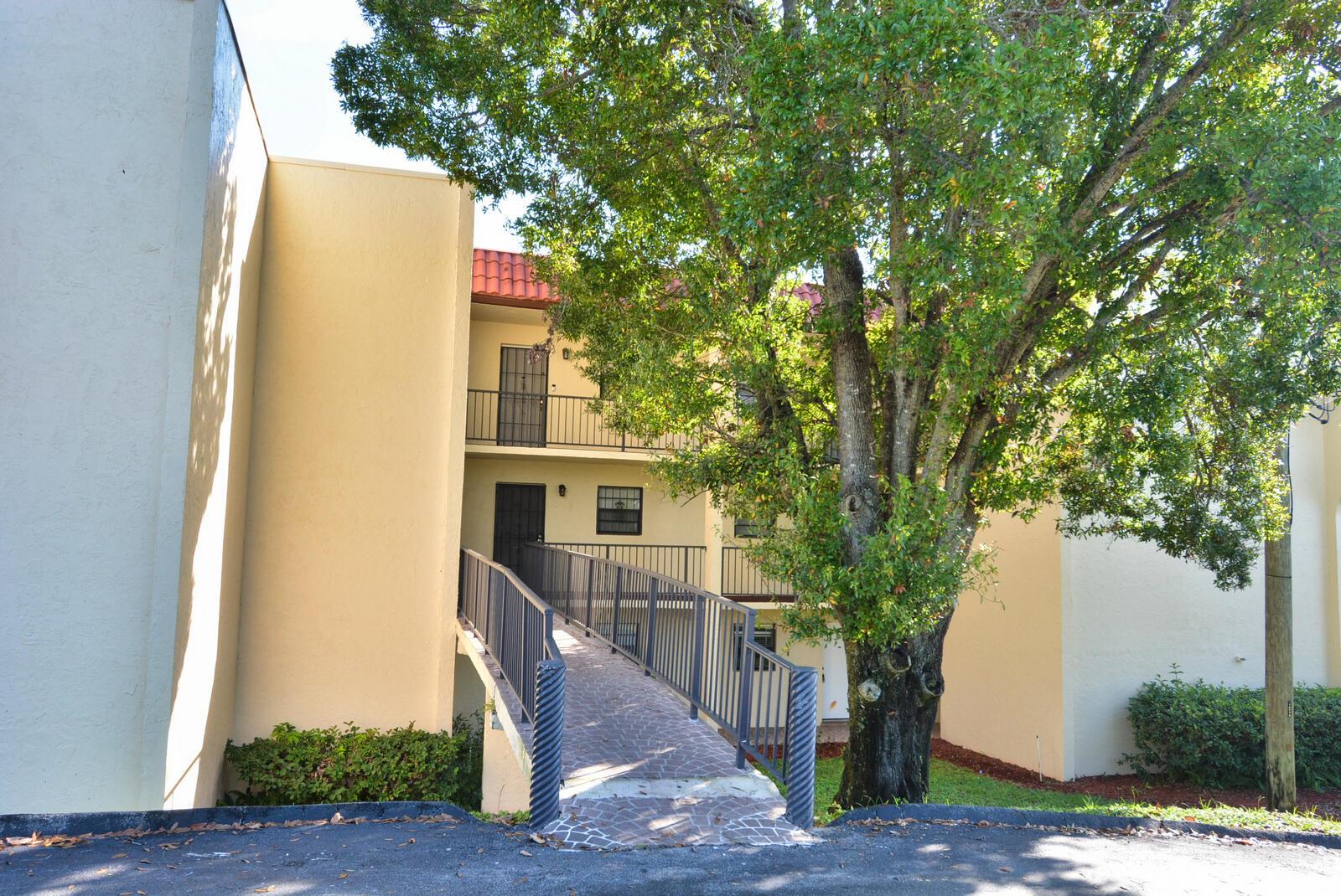 2050 Oleander Blvd #5-306 Fort Pierce, FL 34950