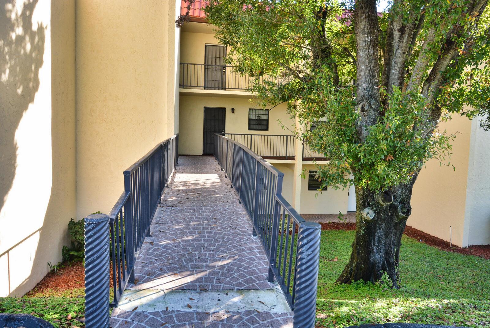 2050 Oleander Blvd #5-306 Fort Pierce, FL 34950