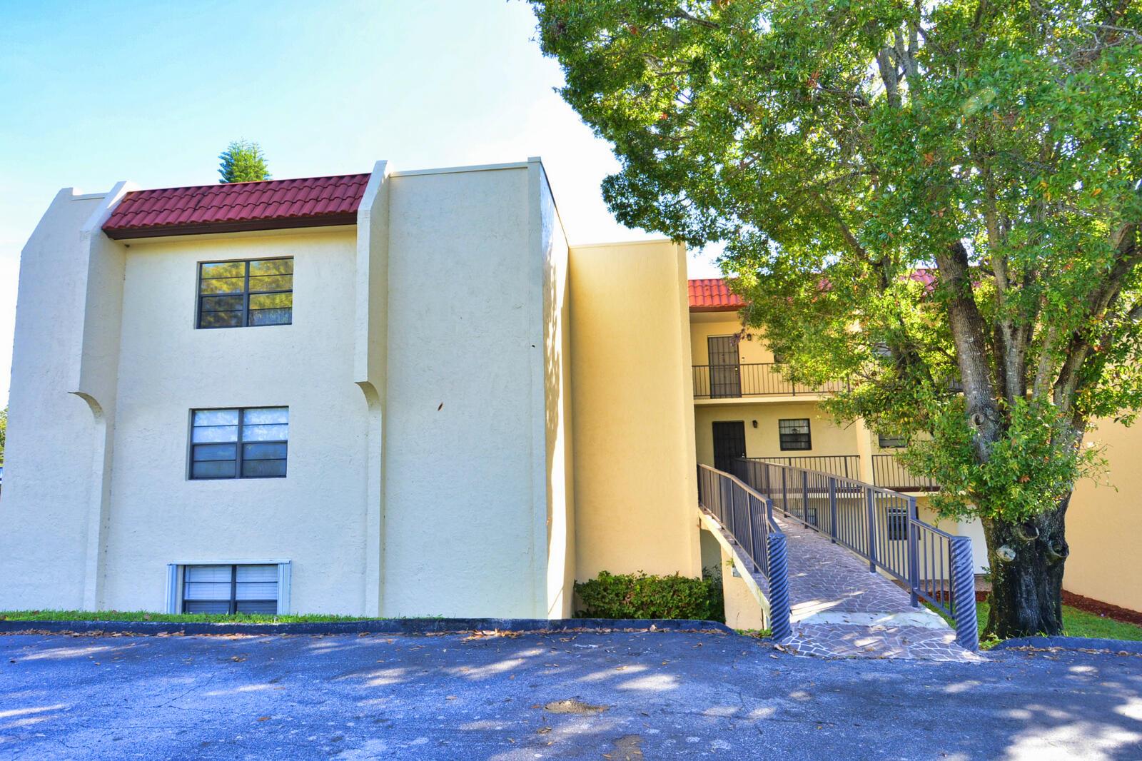 2050 Oleander Blvd #5-306 Fort Pierce, FL 34950