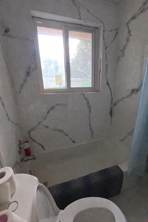 160 NW 45th Miami, FL 33127